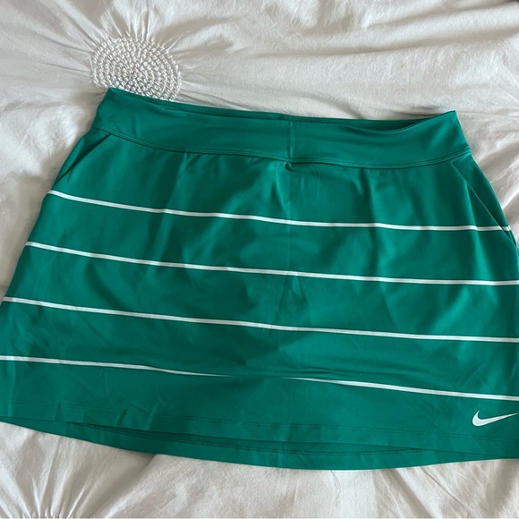 Nike Dresses & Skirts - Nike Women's Golf Green and White Skirt